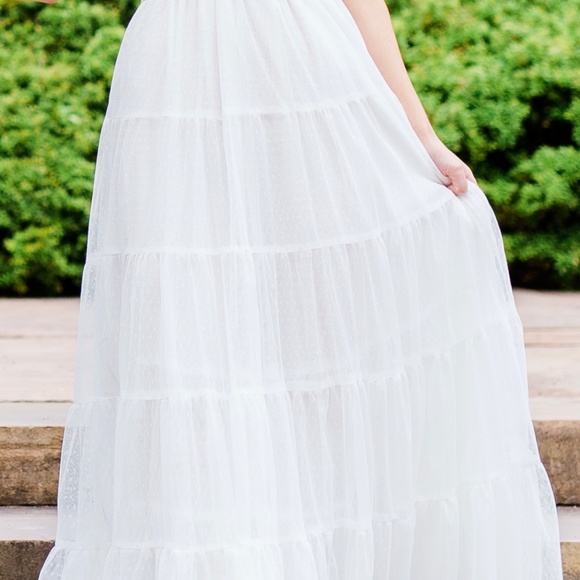 XXS Lulu’s white tulle maxi dress with open back/bow - Picture 2 of 3